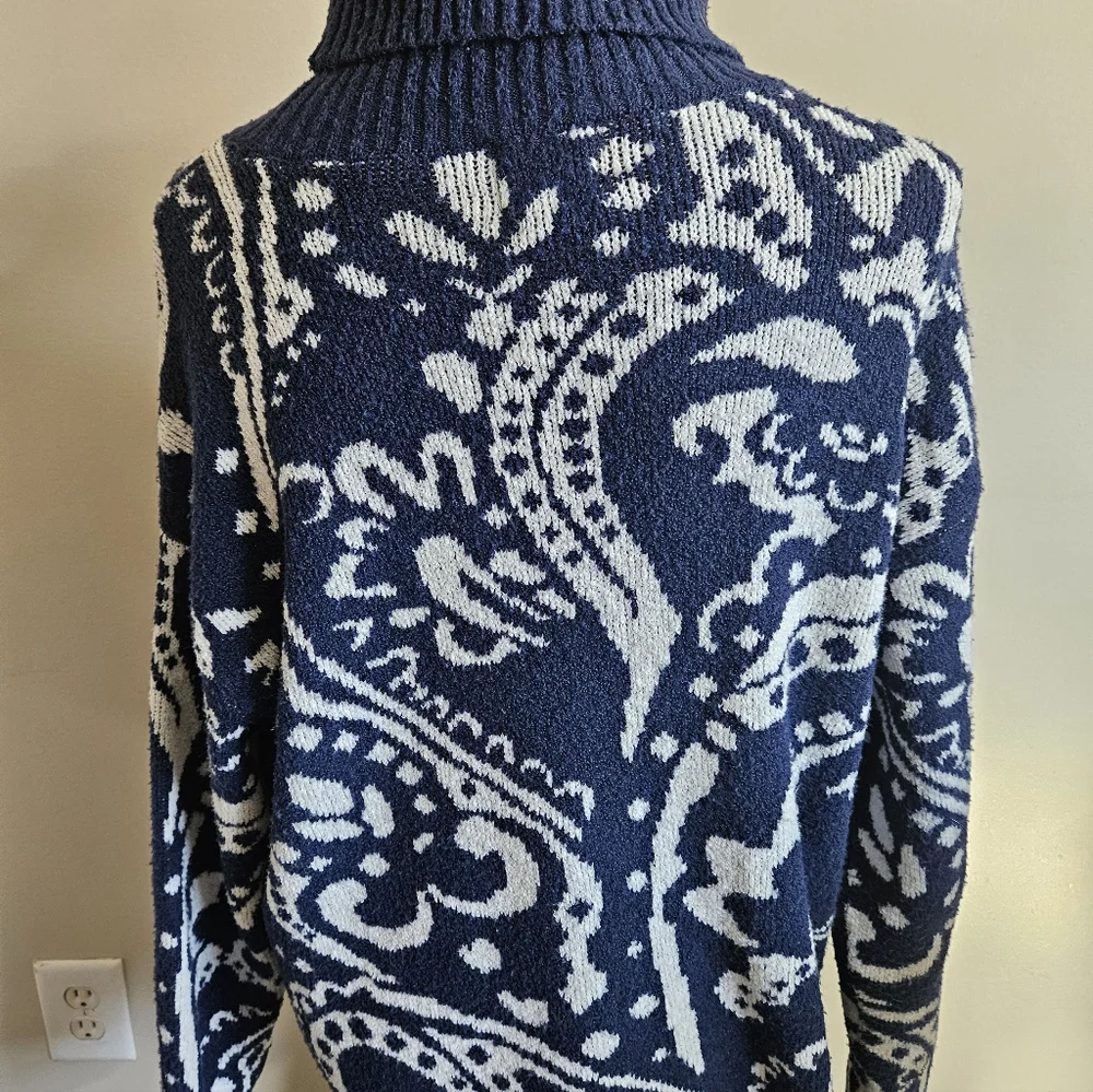 St. John Navy and White Turtleneck Sweater PXL